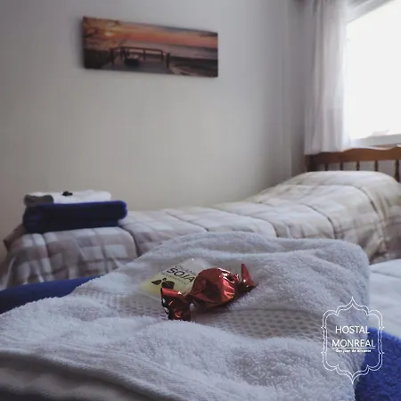 Хостел Monreal *