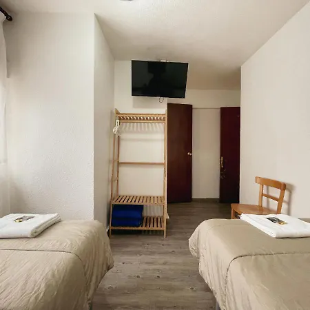 Хостел Monreal *