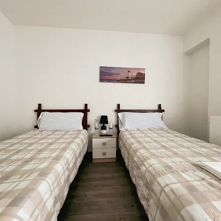 Хостел Monreal