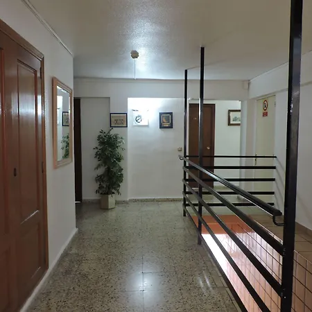 Хостел Monreal *